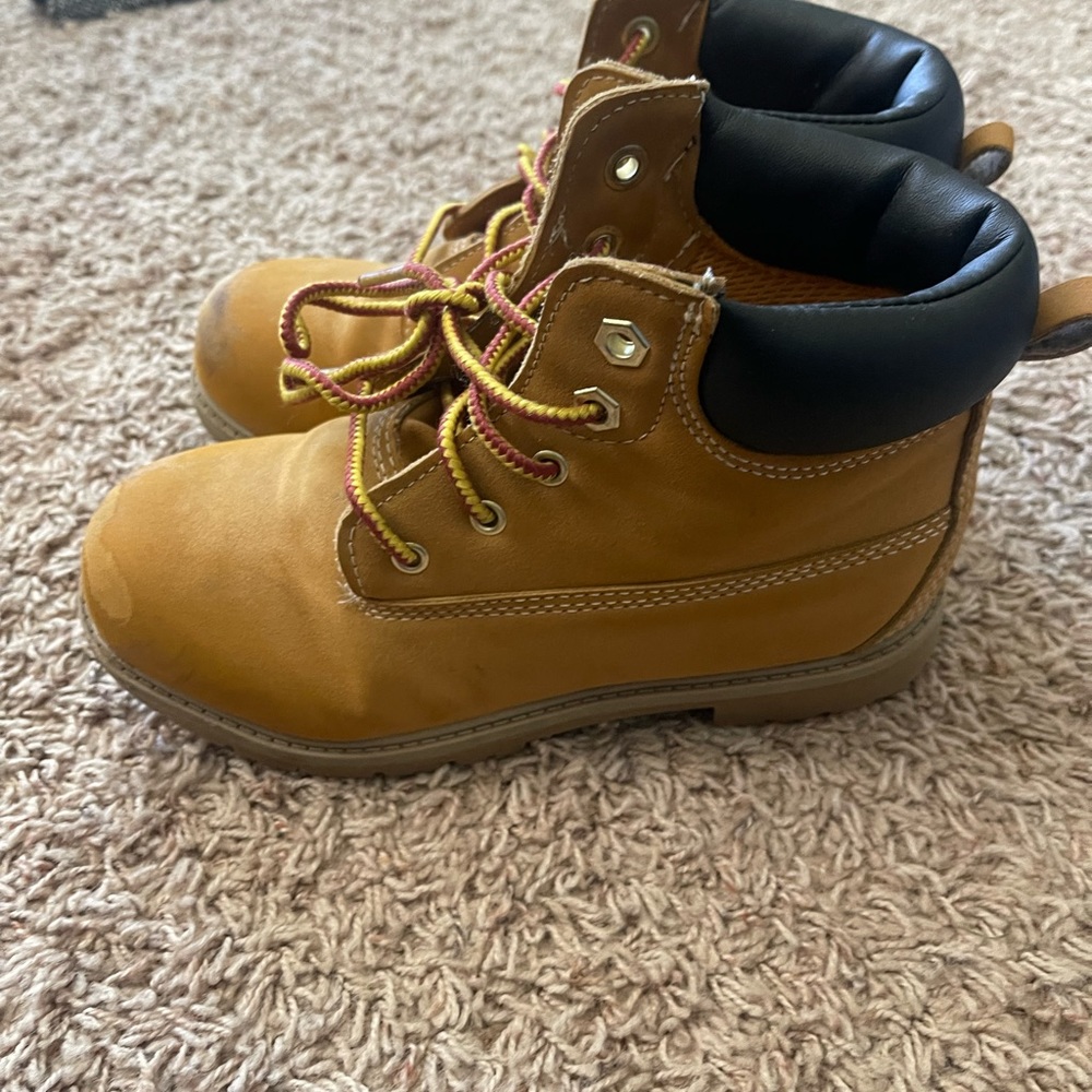 Boys boots